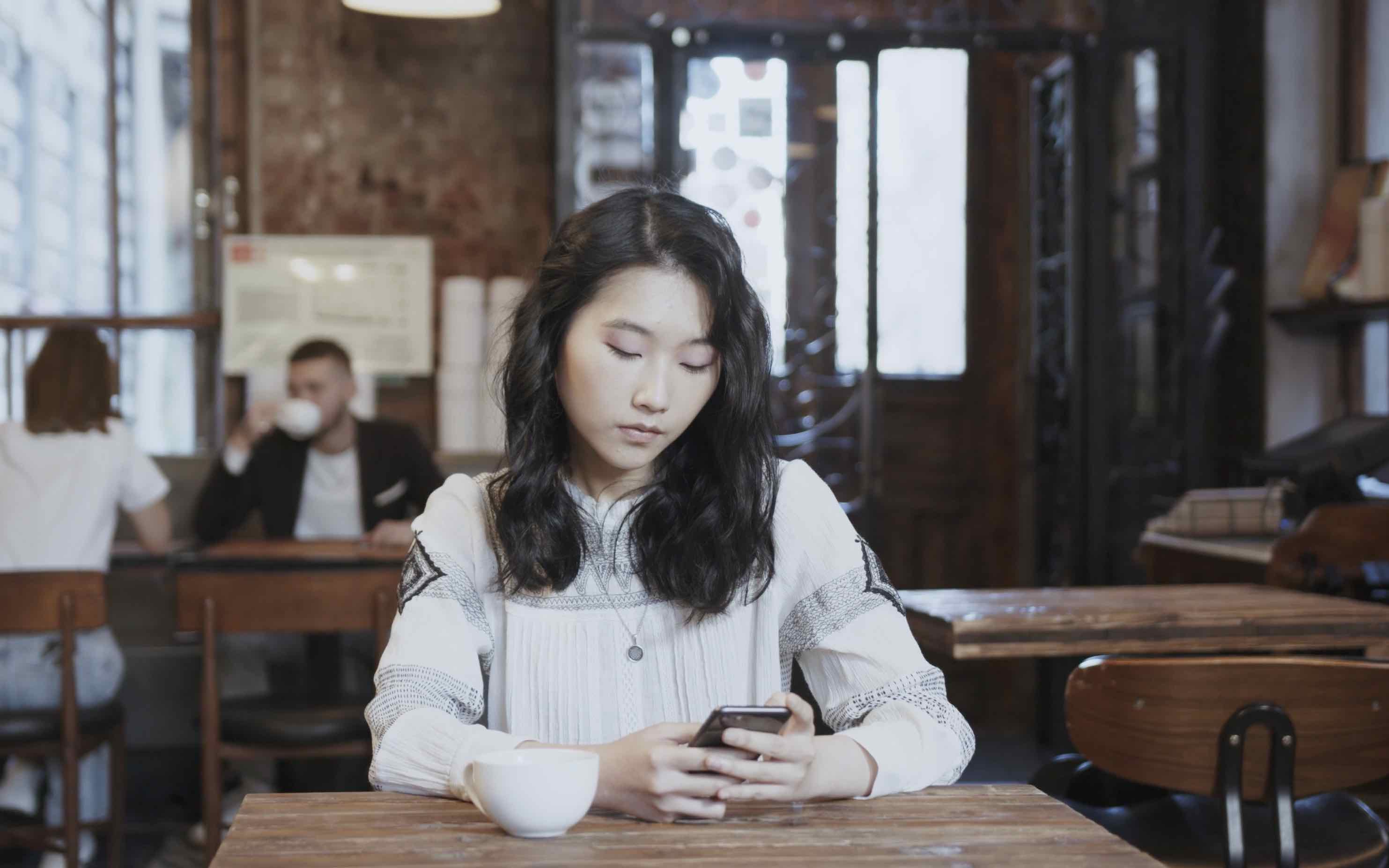 Expat using French flashcards